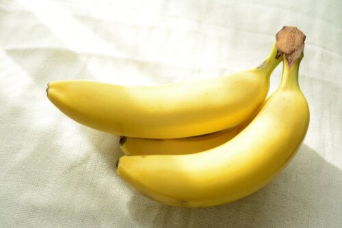 宮崎県産の小さく甘いバナナ（完熟）