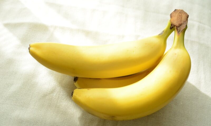 宮崎県産の小さく甘いバナナ（完熟）